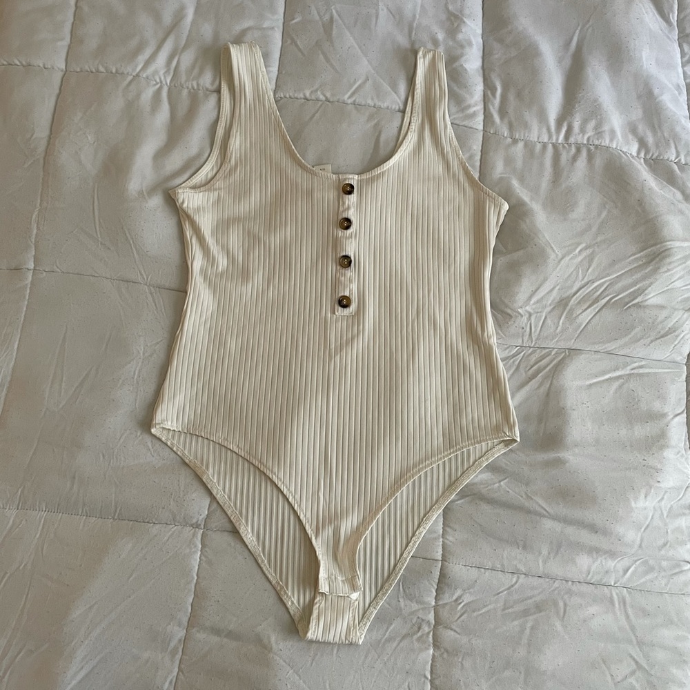 NEW!!! Cream H&M Bodysuit!!! 🤍🕊